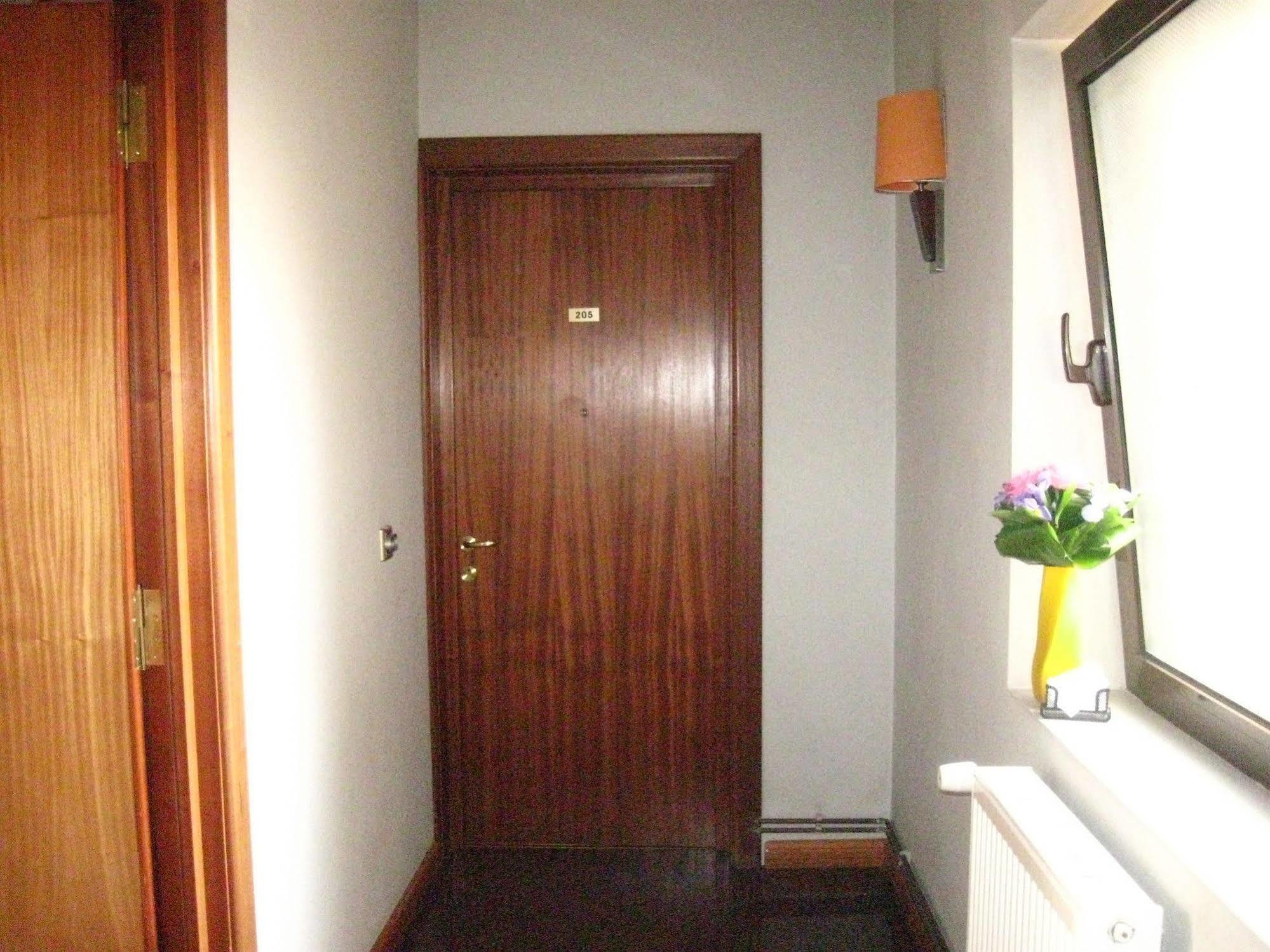 Tania-Frankfurt Hotel Bukareszt Zewnętrze zdjęcie